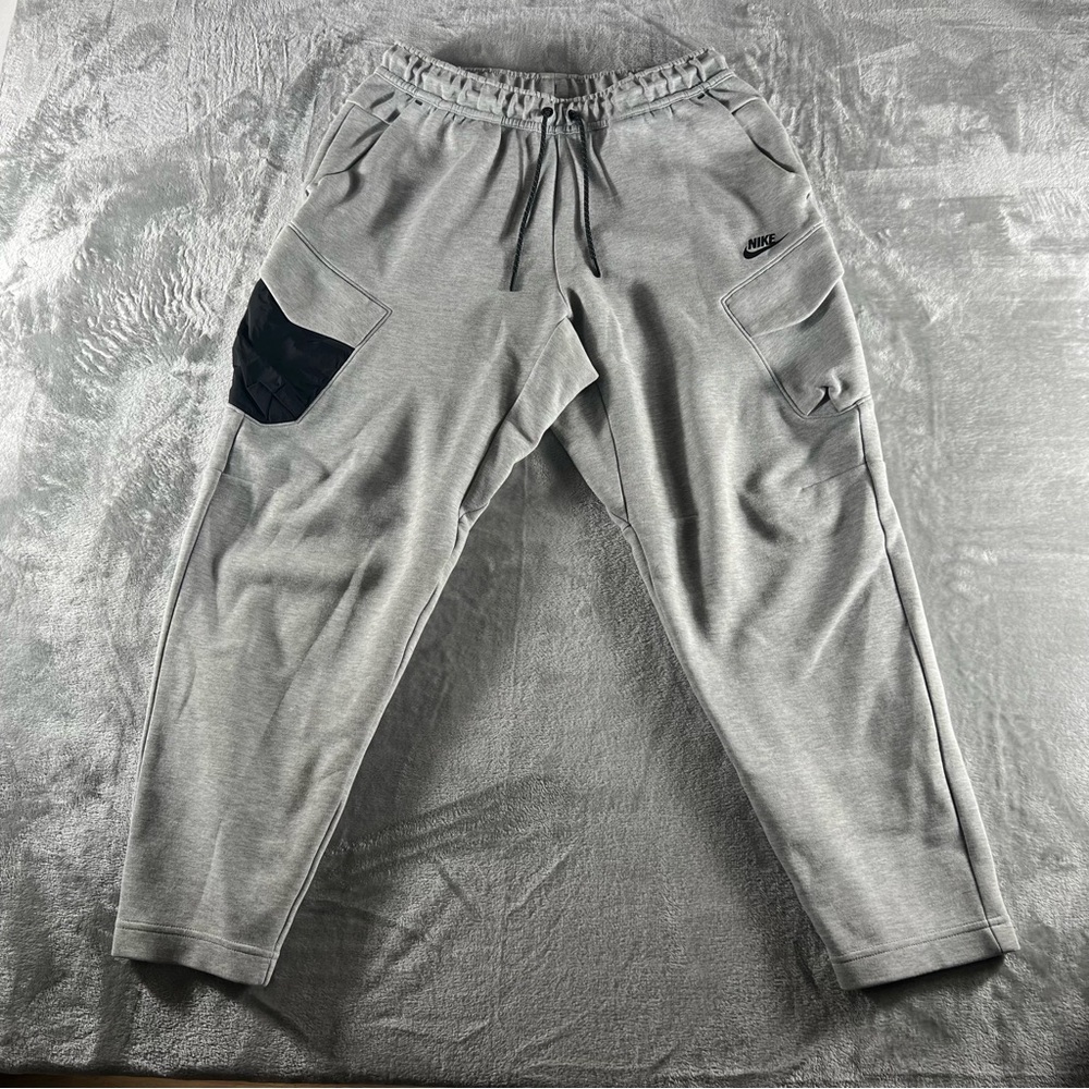 Nike Sportswear Tech Fleece Men's Sz L Utility Pants Joggers Gray Black Sweats